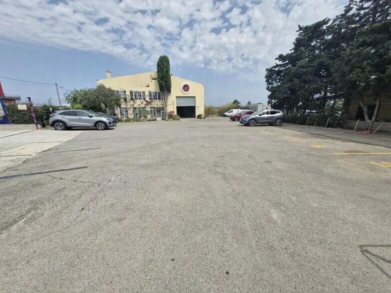 Flex in Châteauneuf-les-Martigues for lease - Building Photo - Image 1 of 10