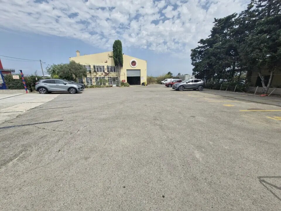 Flex in Châteauneuf-les-Martigues for lease Building Photo- Image 1 of 11