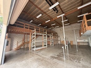 94-423 Akoki St, Waipahu, HI for lease Interior Photo- Image 2 of 7