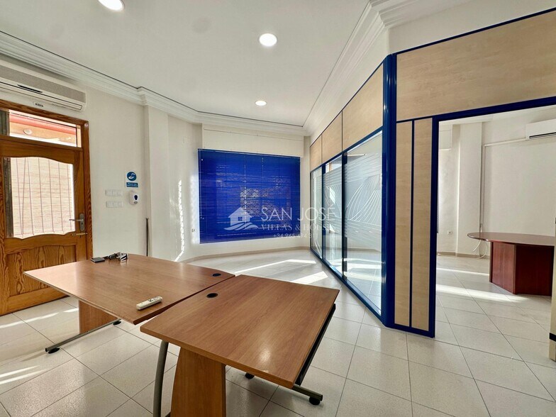 Retail in Alicante for lease - Building Photo - Image 3 of 9