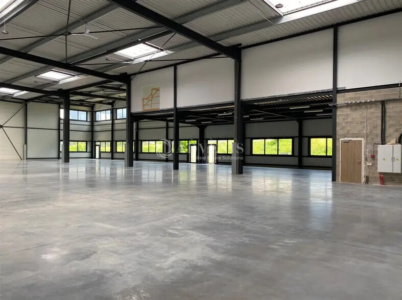 Flex in Vaulx-en-Velin for sale - Building Photo - Image 2 of 4