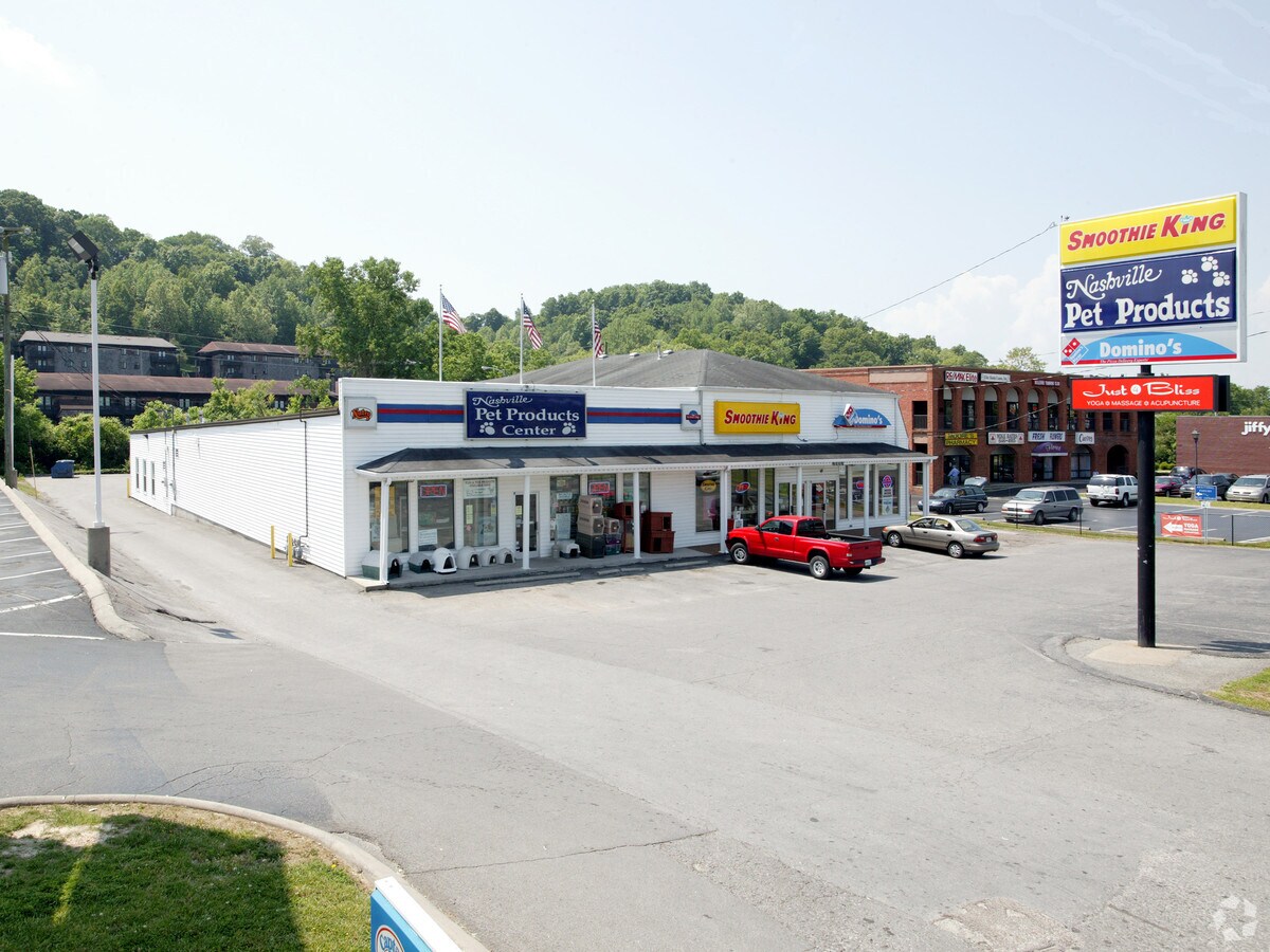 7087 Old Harding Rd, Nashville, TN 37221