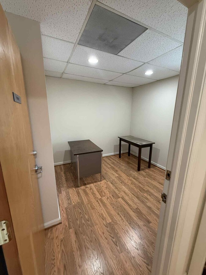 6116 Rolling Rd, Springfield, VA 22152 - Unit 216 -  - Interior Photo - Image 1 of 16