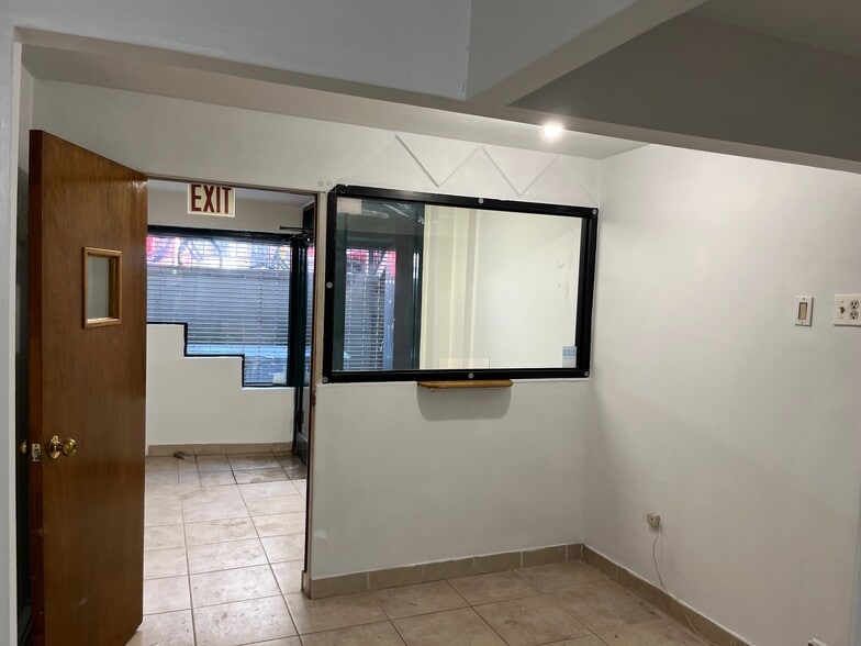 167 Rivington St, New York, NY for lease - Building Photo - Image 3 of 10