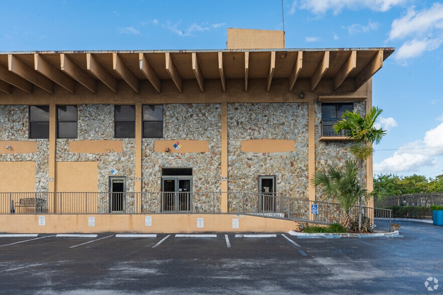 6245 N Powerline Rd, Fort Lauderdale, FL for lease - Building Photo - Image 2 of 4