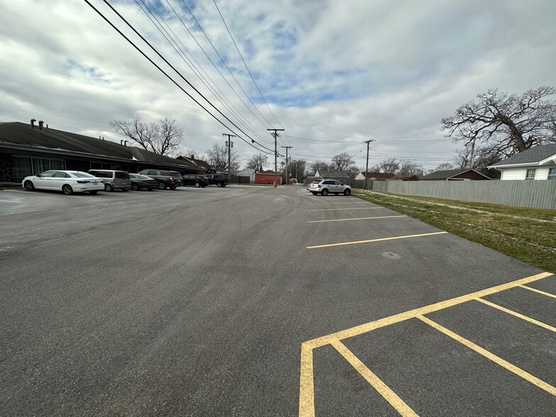 904 W Old Ridge Rd, Hobart, IN for lease - Building Photo - Image 2 of 2