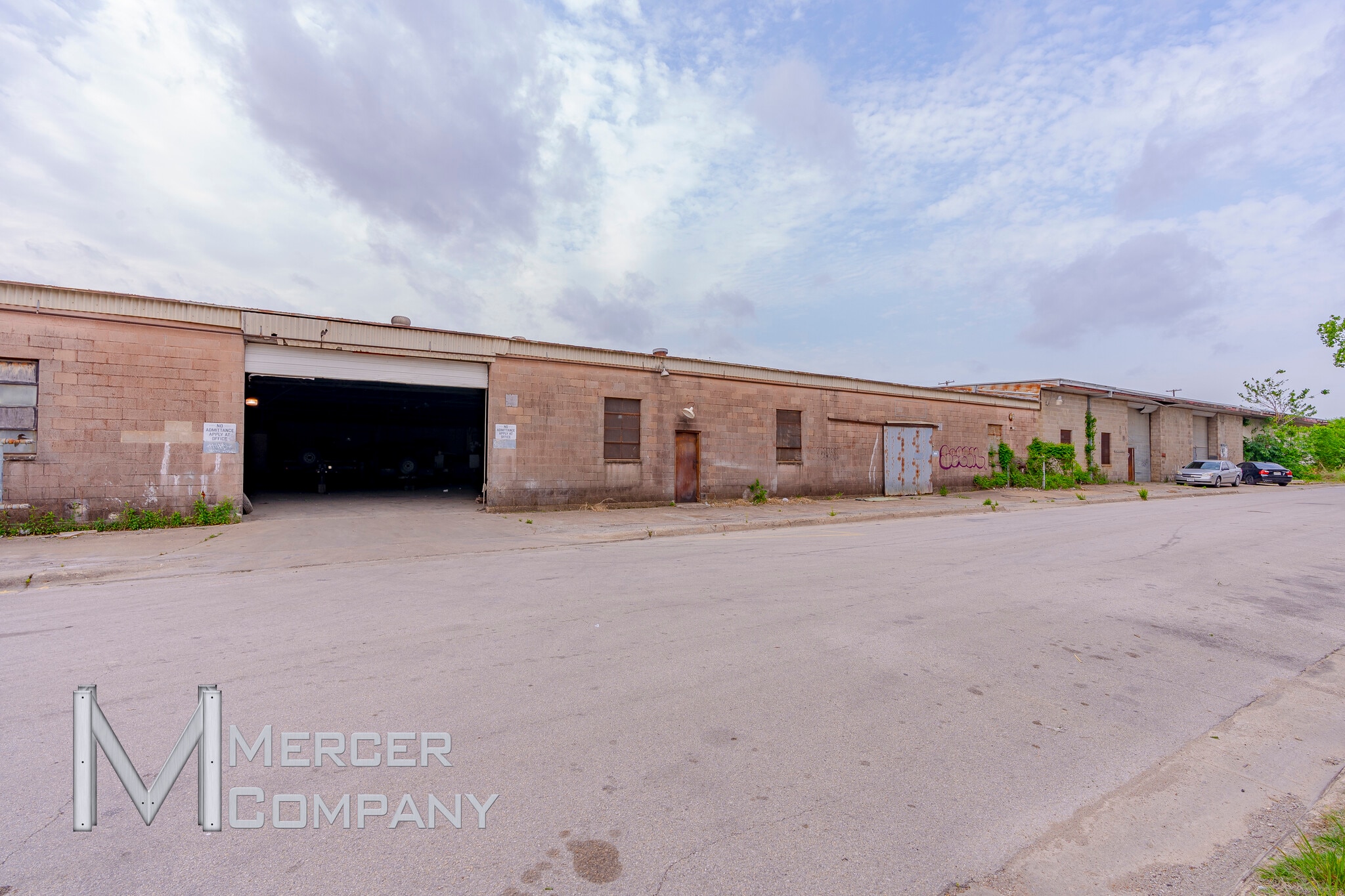 2300 S Main St, Fort Worth, TX for lease Building Photo- Image 1 of 4