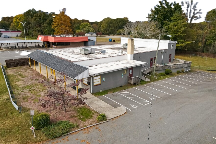 5016 Old Walkertown Rd, Winston-Salem, NC for sale - Building Photo - Image 2 of 16