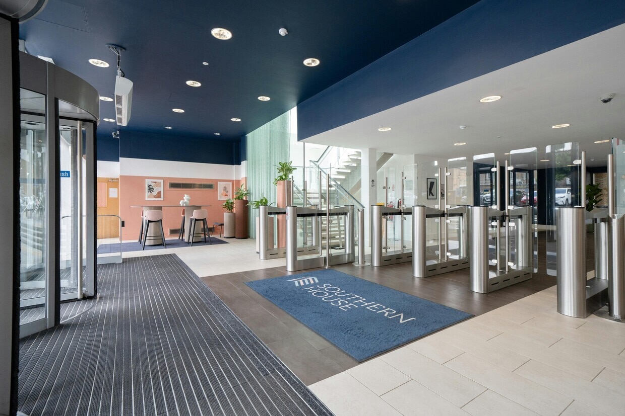 Wellesley Grv, Croydon for lease Interior Photo- Image 1 of 12