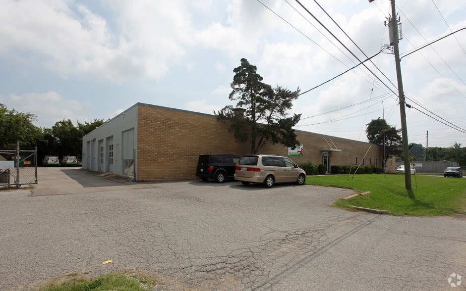 210 Omohundro Pl, Nashville, TN for lease - Primary Photo - Image 1 of 14