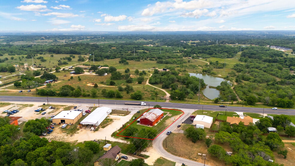805 N Magnolia Ave, Luling, TX for sale - Primary Photo - Image 1 of 51