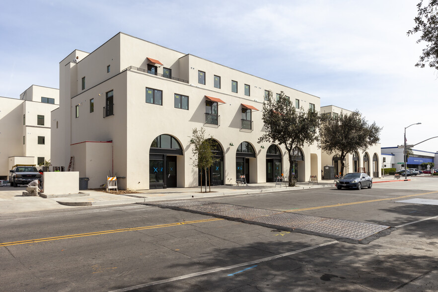 656-674 Lincoln Ave, Pasadena, CA for lease - Building Photo - Image 2 of 9