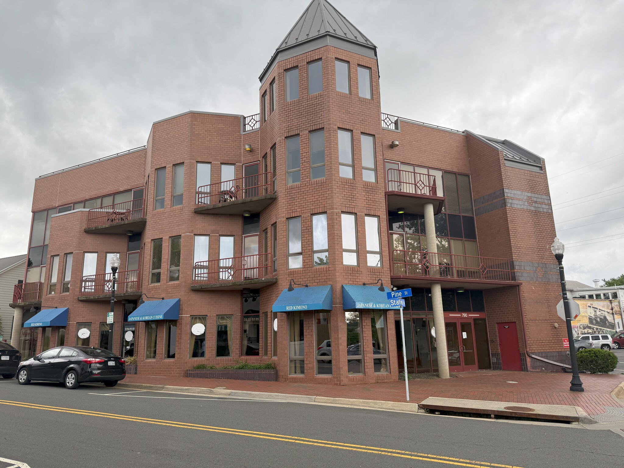 790 Station St, Herndon, VA for lease Building Photo- Image 1 of 10