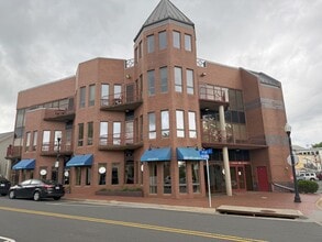 790 Station St, Herndon, VA for lease Building Photo- Image 1 of 10