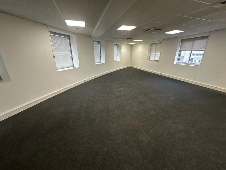 1 Rue Lénine, Ivry-sur-Seine for lease - Interior Photo - Image 3 of 4