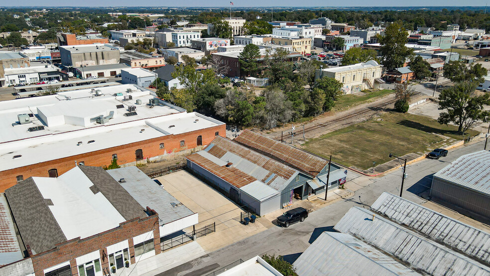 200 W First St, Brenham, TX for sale - Building Photo - Image 1 of 12