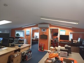 Billington Rd, Leighton Buzzard for lease Interior Photo- Image 1 of 2