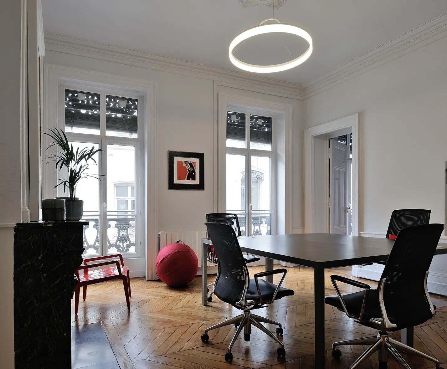 Office in Lyon for sale Interior Photo- Image 1 of 11