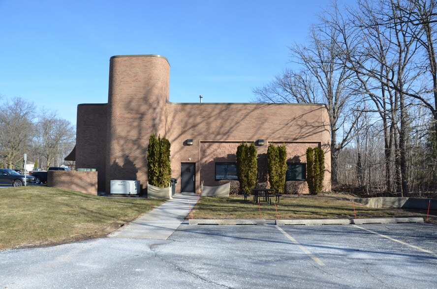 200 E Silverbell Rd, Lake Orion, MI for sale - Building Photo - Image 2 of 2
