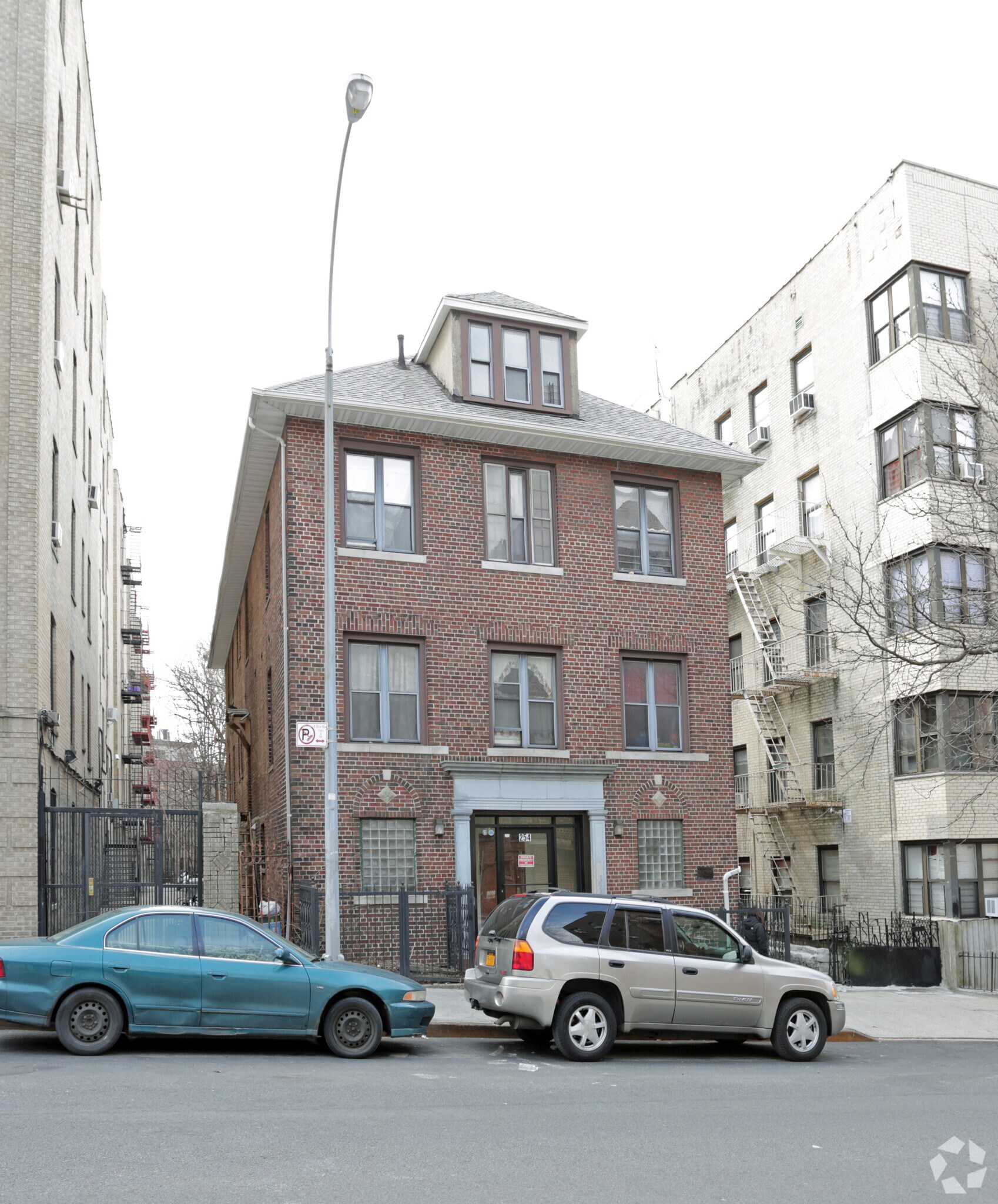 254 E 206th, Bronx, NY for sale Primary Photo- Image 1 of 1