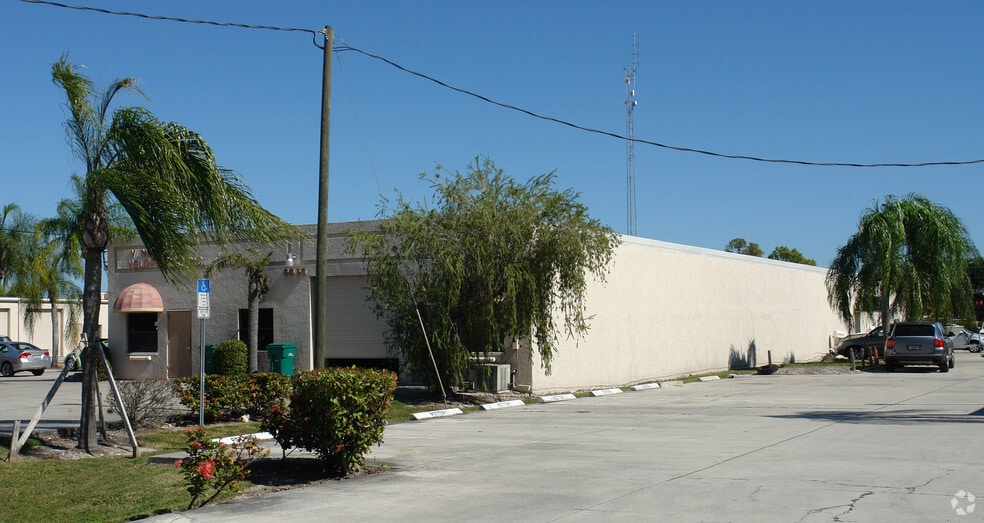 6000 Taylor Rd, Naples, FL for lease - Building Photo - Image 3 of 9