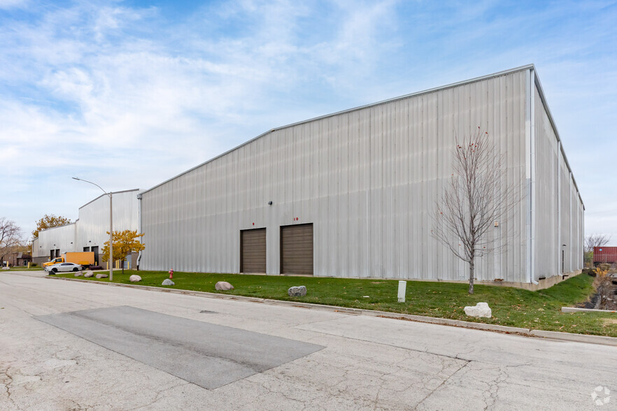 1001 Industrial Dr, Bensenville, IL for lease - Building Photo - Image 3 of 21