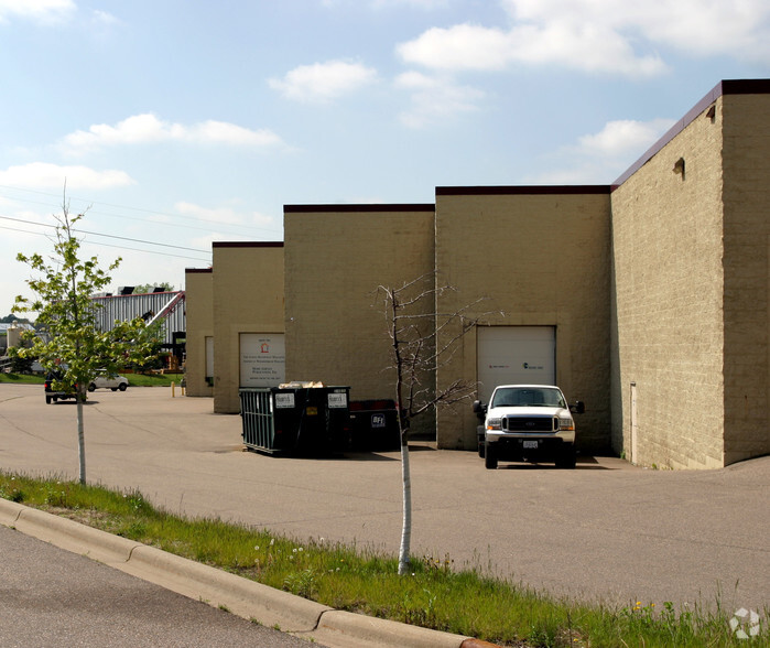 2915 Commers Dr, Eagan, MN for lease - Building Photo - Image 2 of 9