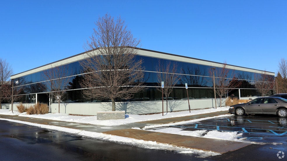 5405 Gateway Ctr, Flint, MI for lease - Building Photo - Image 2 of 3