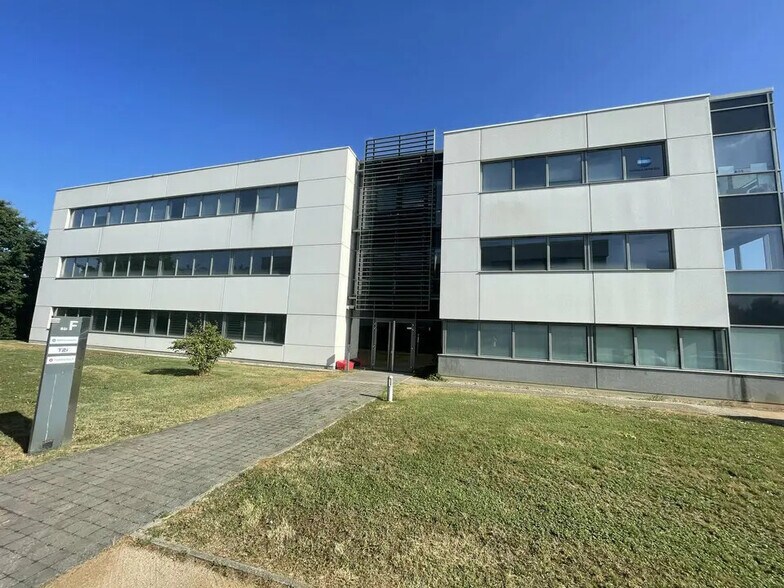 Office in Dardilly for sale - Building Photo - Image 1 of 11