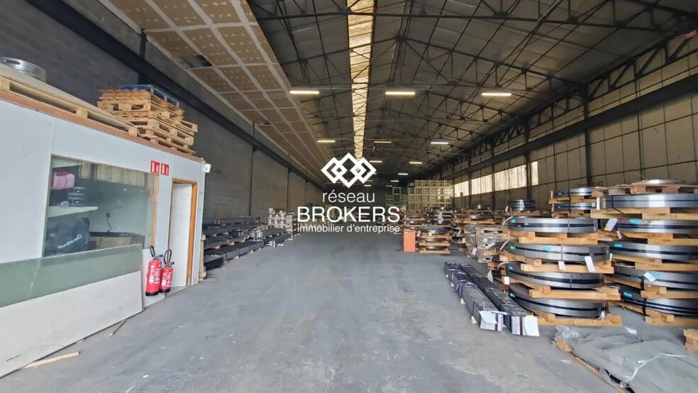 Industrial in Annecy for lease - Interior Photo - Image 2 of 16