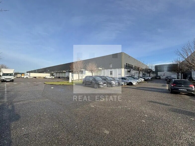 Flex in Vénissieux for lease - Building Photo - Image 1 of 1