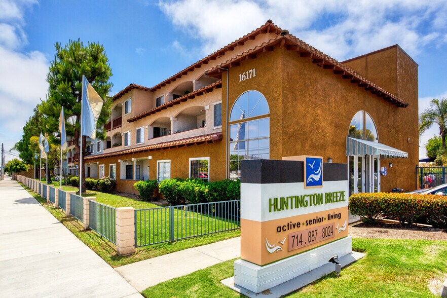 16171 Springdale St, Huntington Beach, CA for sale - Building Photo - Image 2 of 12