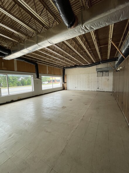 914 Main St, Altavista, VA for lease - Interior Photo - Image 3 of 4