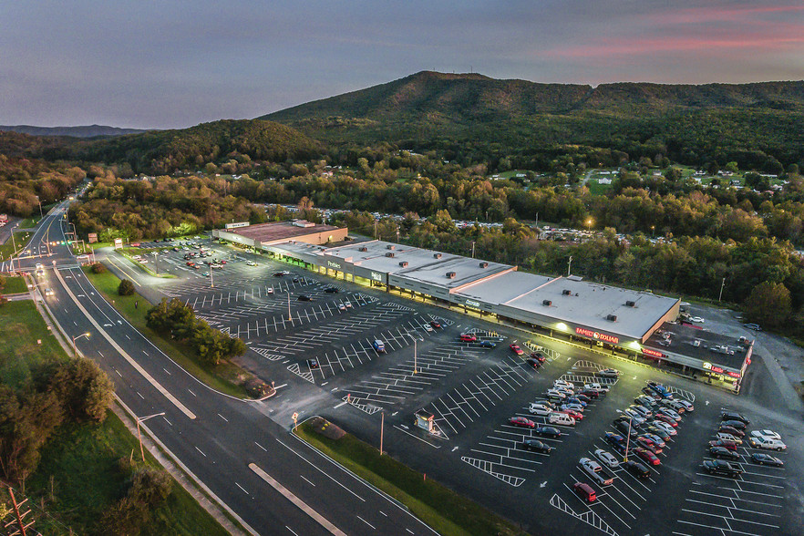 1200 E Main St, Pulaski, VA for lease - Building Photo - Image 3 of 7