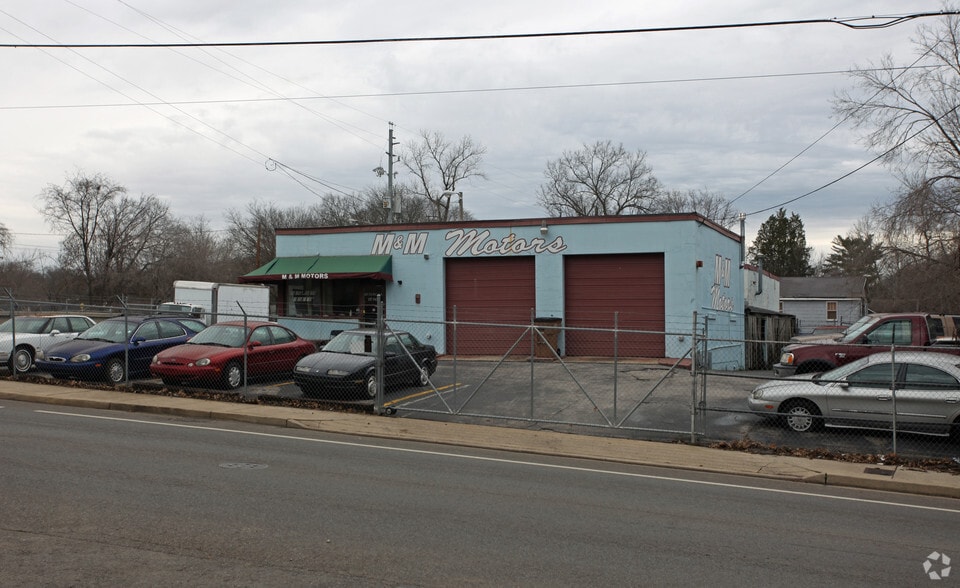 The Townhomes at Douglas Hall portfolio of 2 properties for sale on LoopNet.com - Primary Photo - Image 2 of 3