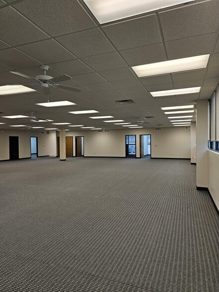 1270-1278 Windsor Dr, Lees Summit, MO for lease - Building Photo - Image 3 of 7