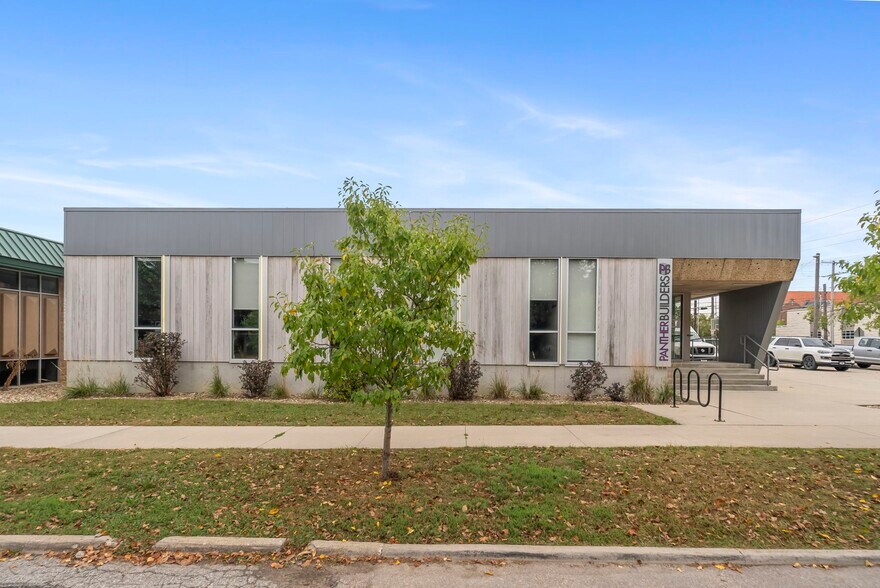 616 Clay St, Cedar Falls, IA for sale - Building Photo - Image 2 of 11