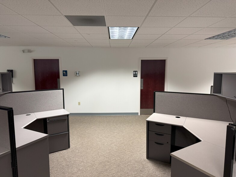 182 Industrial Rd, Glen Rock, PA for lease - Interior Photo - Image 2 of 9