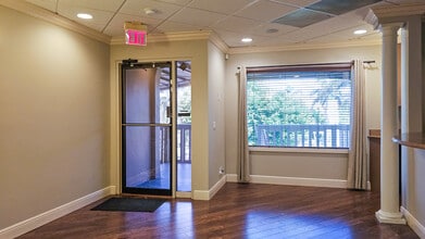 4077-4089 Tamiami Trl N, Naples, FL for lease Interior Photo- Image 1 of 8