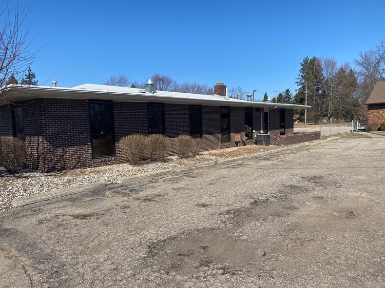 1192 W Bristol Rd, Flint, MI 48507