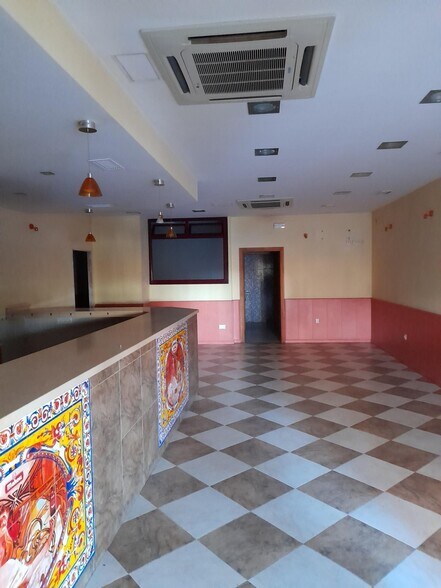 Retail in Cáceres, Cáceres for lease - Building Photo - Image 3 of 11