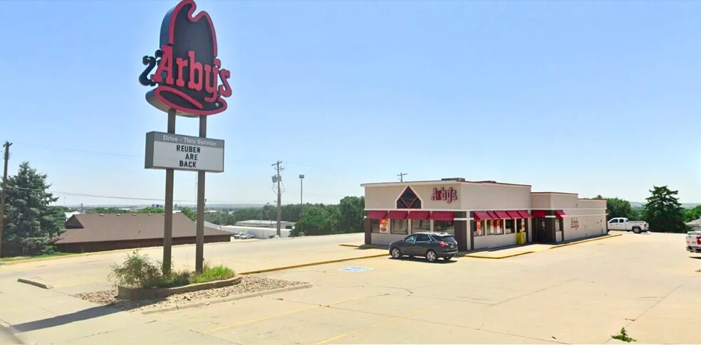 900 W B St, McCook, NE for sale - Building Photo - Image 2 of 3