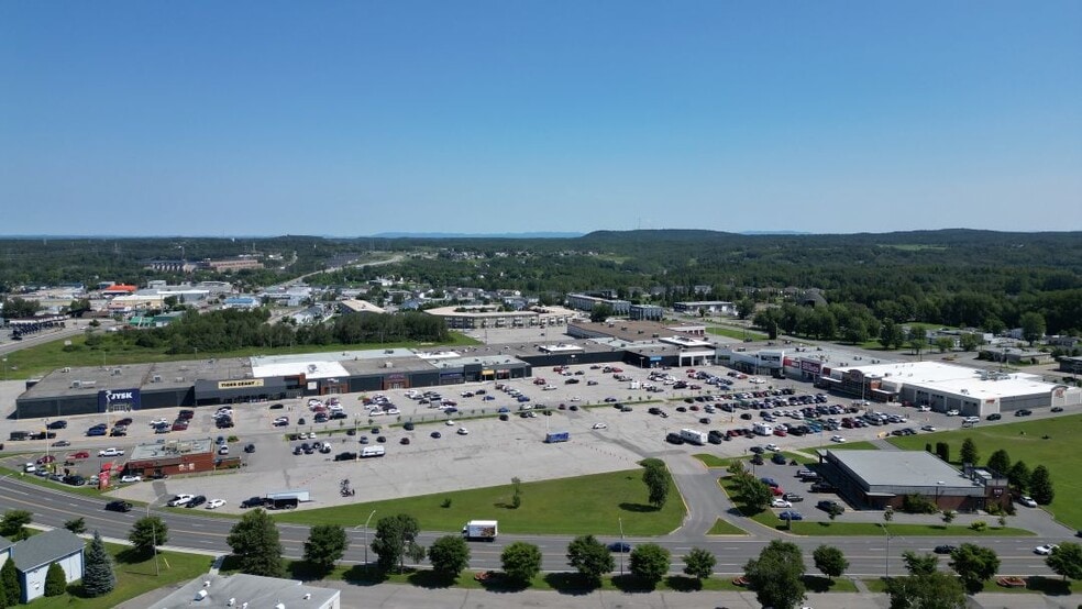 705 Av Du Pont N, Alma, QC for lease - Building Photo - Image 1 of 13