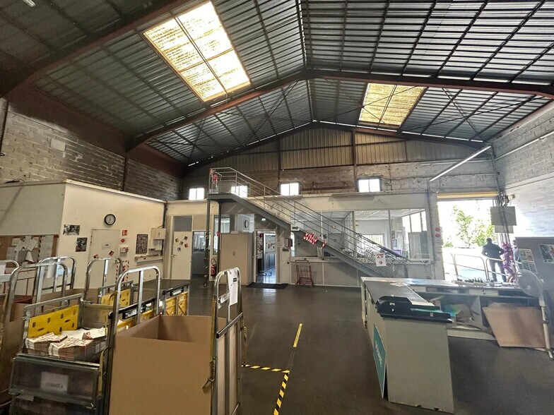 Flex in Marseille for lease - Building Photo - Image 3 of 5
