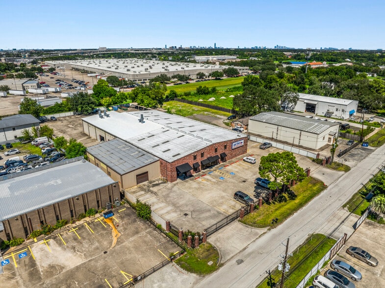 10522 Brighton Ln, Houston, TX for sale - Building Photo - Image 3 of 4