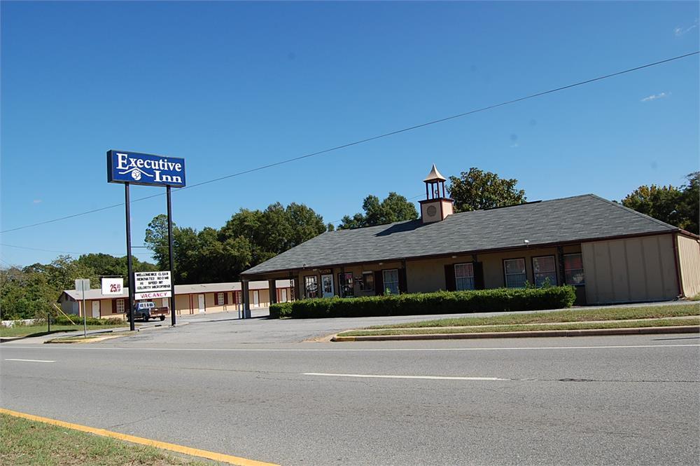 400 General Courtney Hodges Blvd, Perry, GA 31069