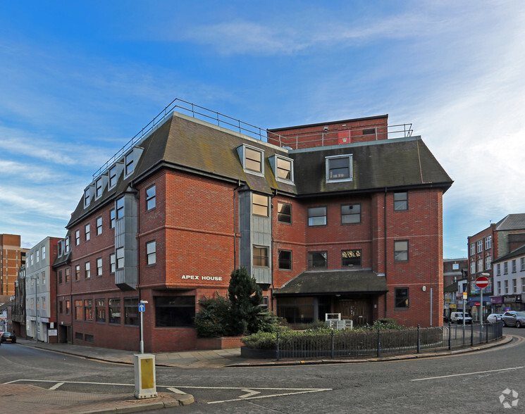 30-34 Upper George St, Luton for lease - Primary Photo - Image 1 of 2