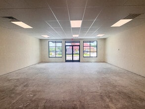 607 W Gray St, Norman, OK for lease Interior Photo- Image 1 of 3
