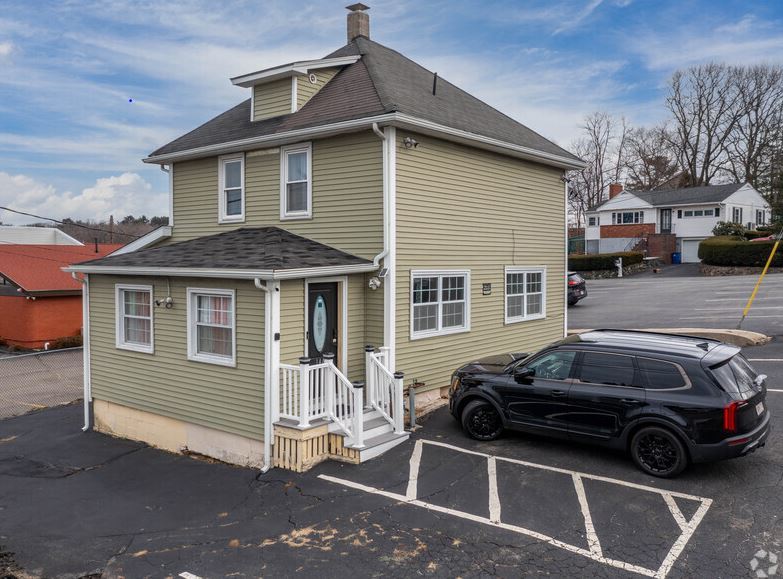 144 Broadway, Saugus, MA for sale - Primary Photo - Image 1 of 27