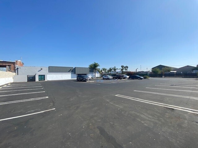 2416 S Main St, Santa Ana, CA for lease - Building Photo - Image 2 of 3